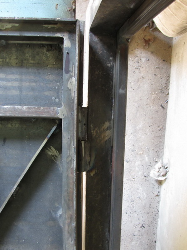 Как сделать металлическую дверь из уголка своими руками?