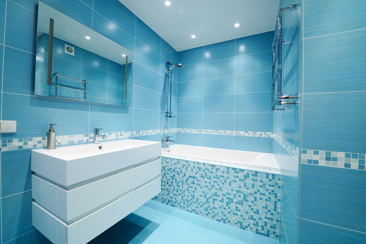 как выбрать цвет плитки для ванной комнаты голубой