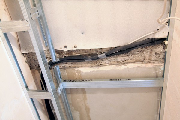 Как установить реечный потолок: тонкости монтажа