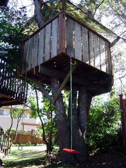 Детский домик для дачи и детский домик на дереве: как построить