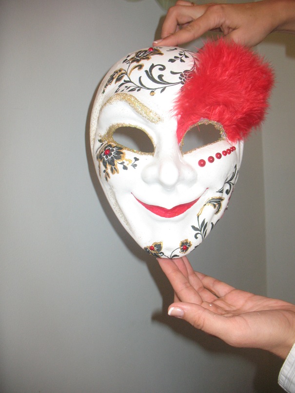 Мастер-класс: создаём карнавальную маску из папье-маше