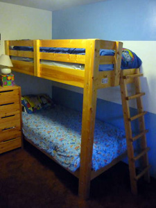 Детская двухъярусная кровать из ЛДСП своими руками: фото, чертежи, расчет размеров и раскрой