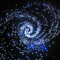 Потолок со светящимися звездами – универсальный вариант преобразить пространство
